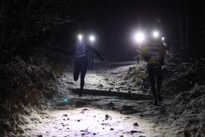 Saintélyon: schneebedeckte Trails im Lichte der Stirnlampen